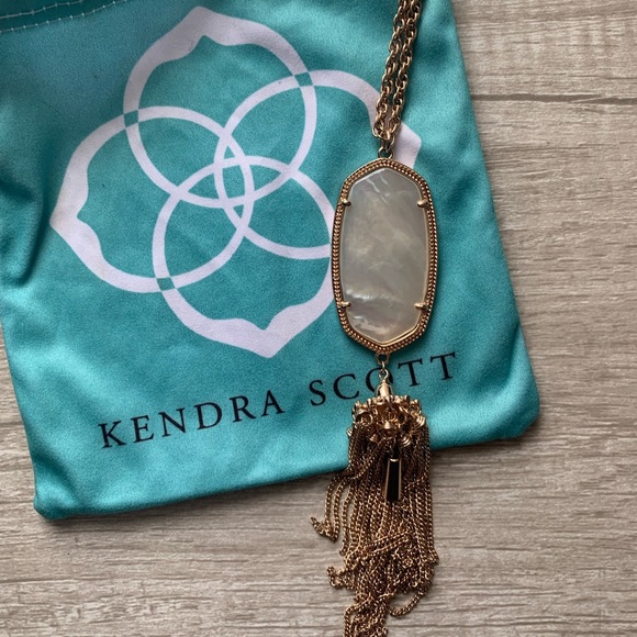 Kendra Scott Jewelry - Kendra Scott Pendant Necklace in Ivory